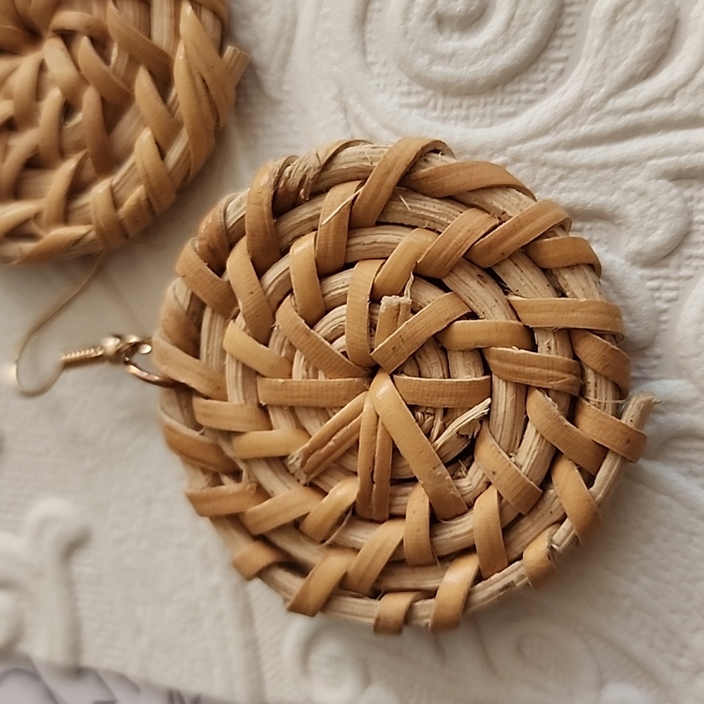 RATTAN Disc Earrings Natural - Picture 2 of 3